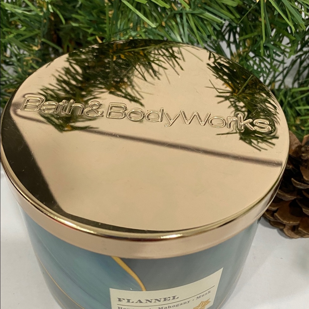 Bath & Body Works “Flannel” NEW 3 Wick Candle - Picture 4 of 6